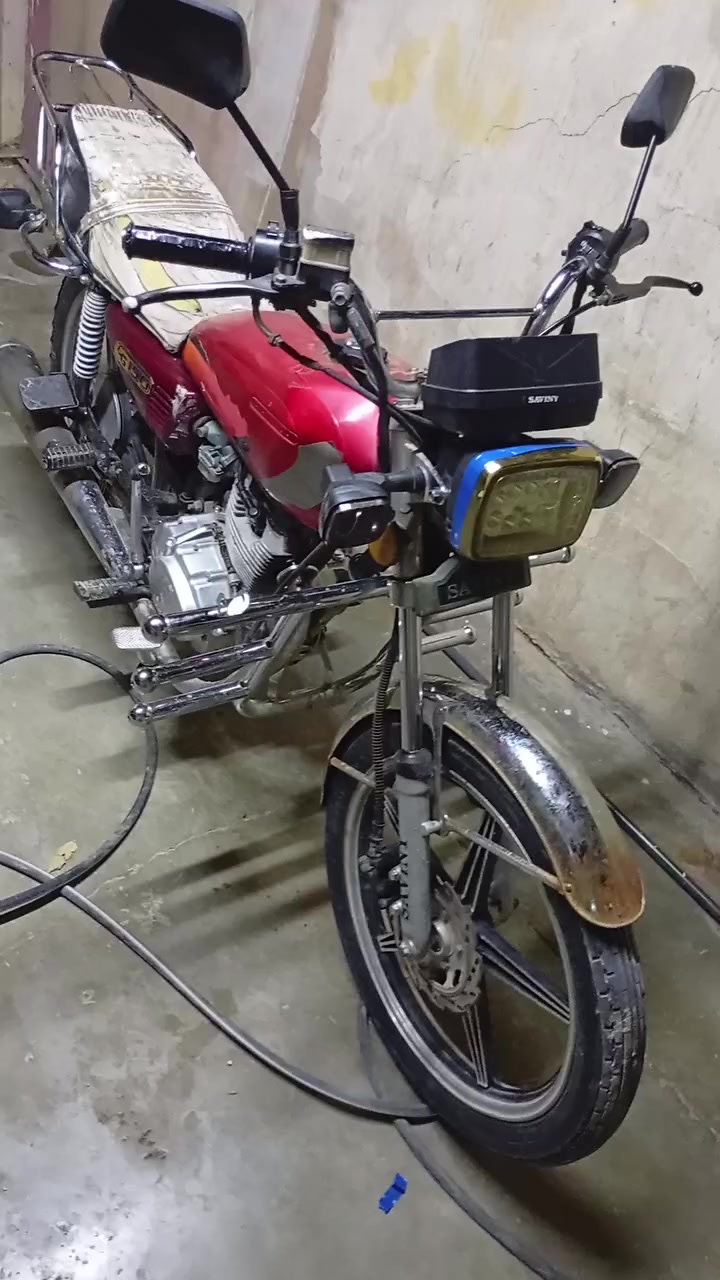 سلام عليكم شباب مطور يراني البيع موديل 2021 نضيف سعره 400 وبي مجال ***********
