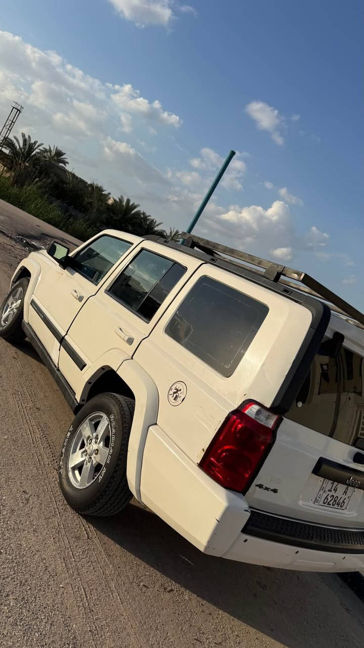 السلام عليكم للبيع جيب كوماندر 2007 مكينه 3700 رقم بصره إنكليزي سنويه 2030 تحويل ثاني يوم مكينه وكير شرط تبريد 3 قطع ثلج تخم تايرات جدد حداديه كلش حلوه غرفتها حلوه السياره كلش حلوه ومرتبه وجاهزه ماناقصها اي شي 7 راكب عائليه السياره بيها شخوط وخياسات بسيطه بالبدي تجي وتشوف بعينك نصبتها كلش حلوه كشن كهرباء سياره فول نعومه سياقتها تخبل السعر 85 وبيها مجال بسيط جداً وهذا رقمي *********** مكاني بصره البصرة, العراق
