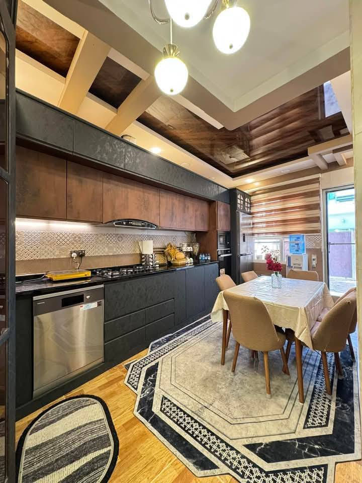 ---- عقارات الموصل الحدباء ----
               🏤 دار للبيع🏤 

🌍 موقع الدار مزارع الحدباء بالقرب من جامع الطيار🌍

🔴 يبعد عن الشارع العام 25 متر 

🔴 بستان ملك صرف 

🔴 مساحة الدار 139 متر

🔴 الواجهة 9 متر

🔴 الاتجاه شروق تام

🔴 الطابق الاول غرفة نوم 
      الطابق الثاني 3 غرف نوم 

🔴 بناء ممتاز جدا وحديث وراقي 

              /////////////////////////////
 لمعرفة التفاصيل والسعر الاتصال على الرقم
                          ***********

🔵نستقبل جميع طلباتكم وعروضاتكم...
