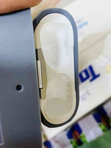 سلام عليكم سماعة للبيع ايربود بسعر 15 الاف بيهه مجال  كامل مصفات  مستخدمة  عشرة ايام 
علوان ديالى حي معلمين شهربان. 
الاستفسار 
***********
