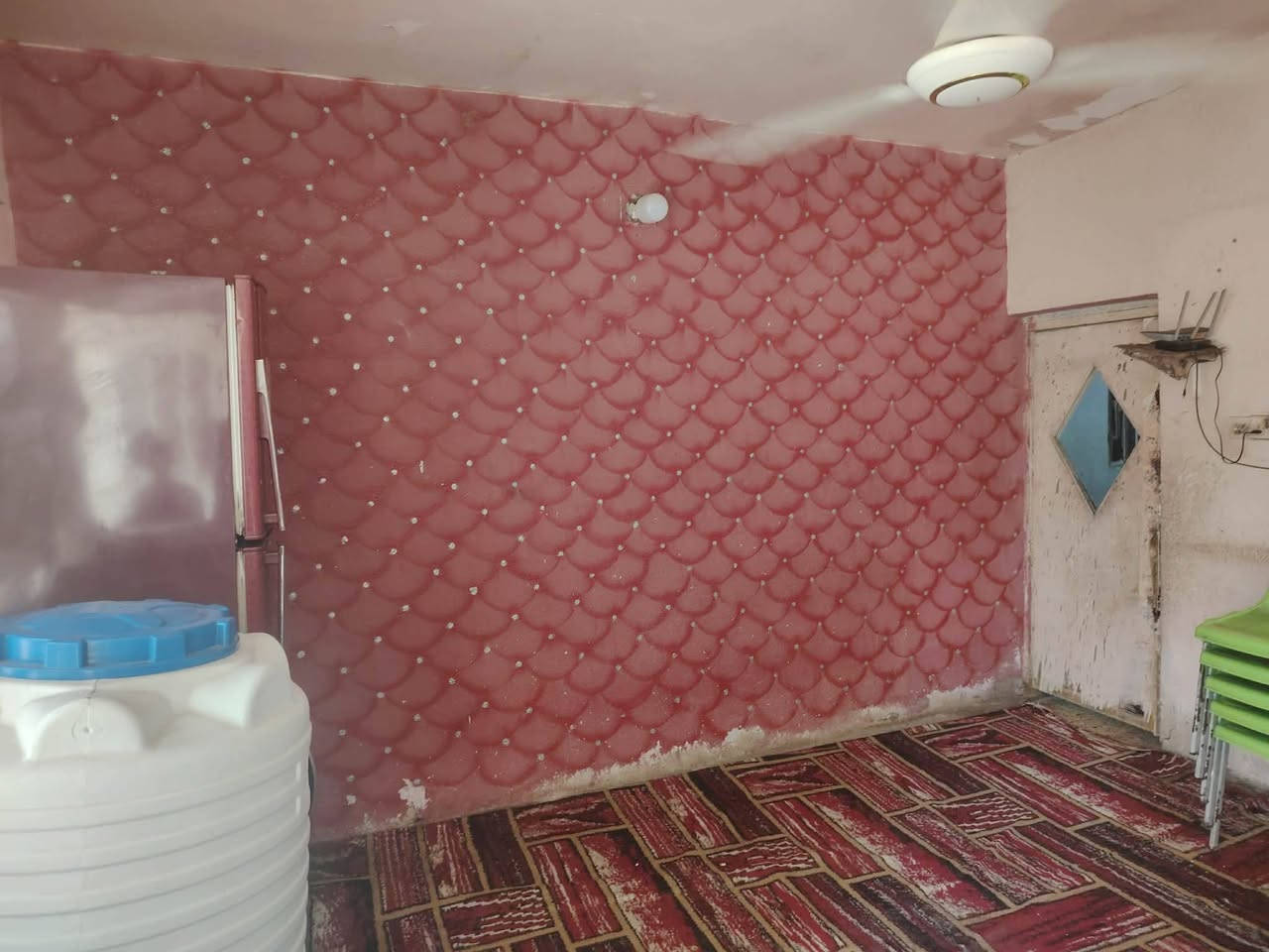 البيت بخدمات مسقط بلفرع مقابيل أسواق النبراس
مساحه البيت ٢٠٠ متر
الطابق الأول استقبال ومطبخ جبير وثلاث غرف وهول وترك دائر البيت كله
الطابق الثاني غرفتين وحمام ومطبخ
البيت بناء قديم يحتاج الترميم   السعر 125 وبي مجال لطيبين


**إذا كنت صاحب هذا الإعلان وتريد حذفه لأي سبب، رجاءا أرسل رسالة إلى الدعم الفني**