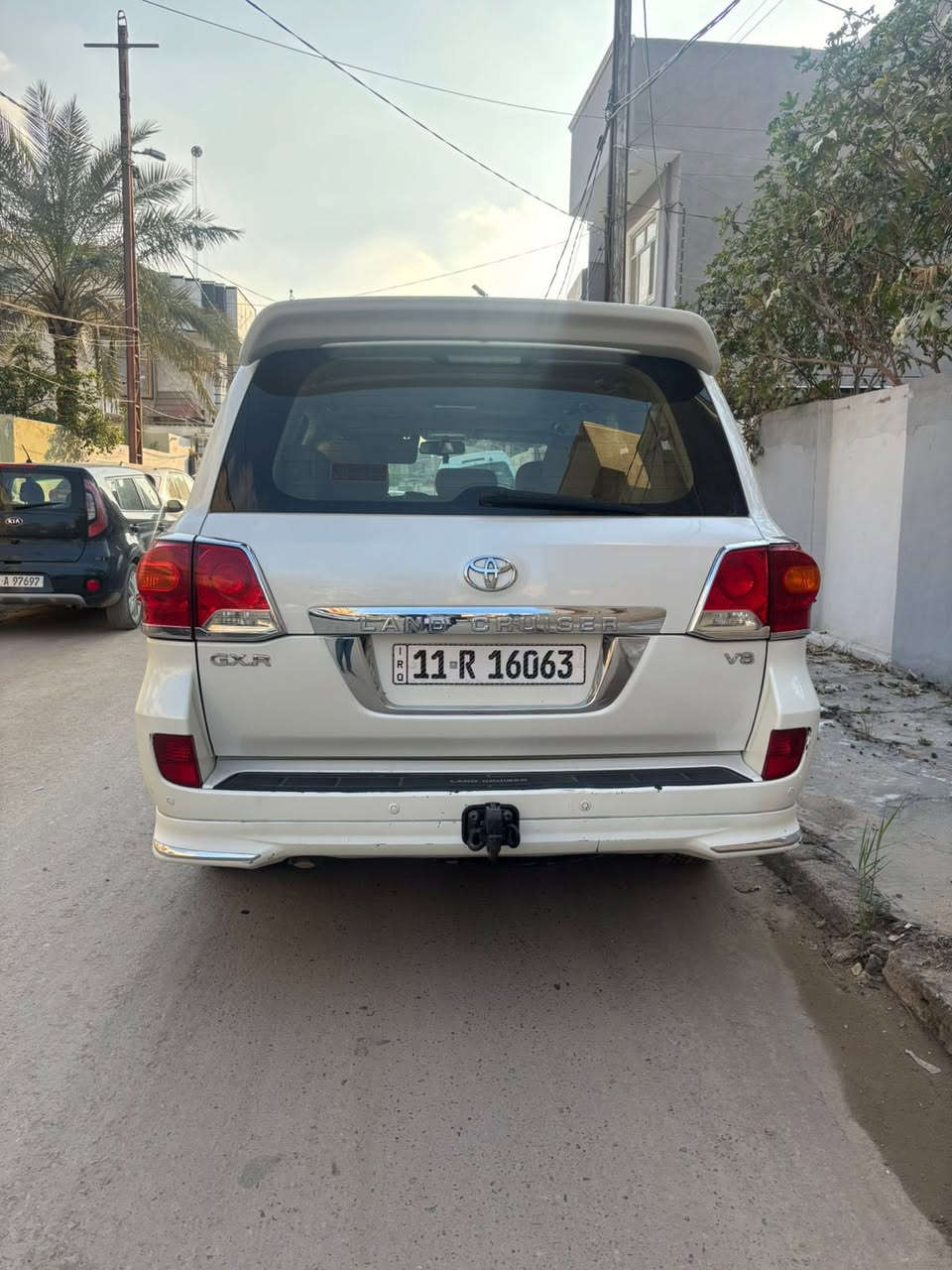 بسم الله 
لاندكورز. V8. 2013. سياره جاهزه من كلشي 
مثل ماموضحه بل صور. 
سعرها 36000.الف وبيها مجال بصيط
للتواصل.  ***********
***********   اتصال او واتساب.  
مكلف بل نشر
