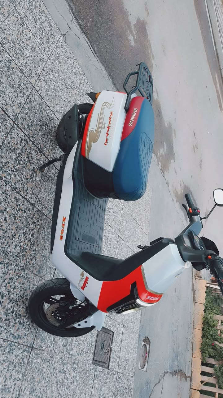 دراجه شاينيك فول من كلشي نضافه 100/100
هواي مواصفات بيها السعر 650وبيها مجال ترهم مراوس 
***********
