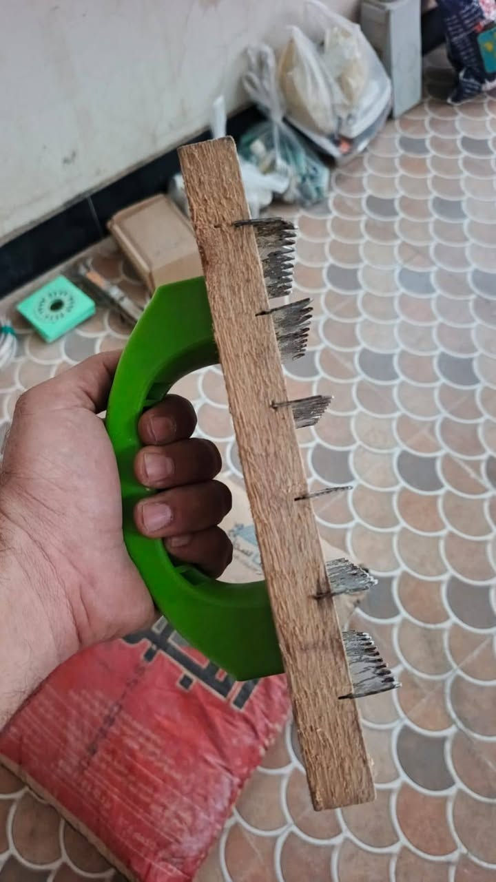 منك فره سعر الفين دينار
جيس ونص سمنت ب5 الف
جك سياره 5 الف
تختات مرمر عدد 2 ب5الف 
حماله حديد 5 الف 
مفك خلاطات سعر 5 الف عدد 2
سدادات ماء +مزاريب كلهن ب5 الف دينار
كلهن ب30 الف
***********
