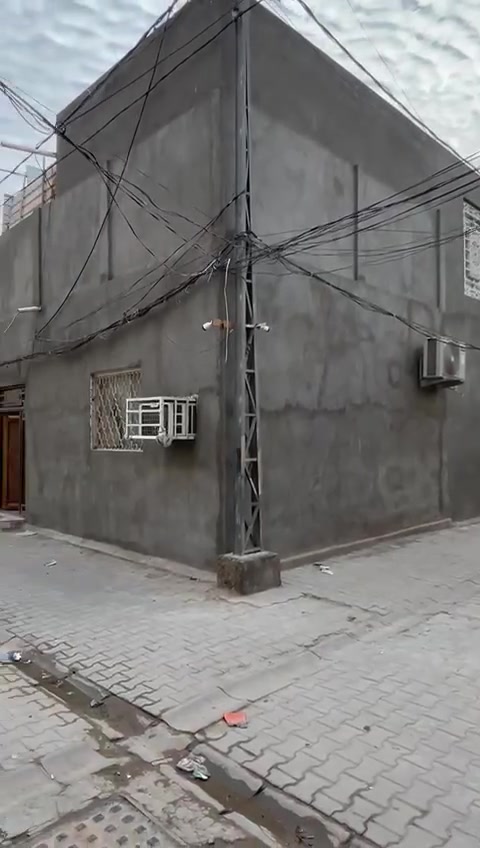 📍دار للبيع الموقع: النجف الإشراف الكوفة منطقة الرشادية 

                         ✅فرصة سكنية مميزة ✅

              🔚المساحة: 105 طابقين ركن طابو صرف 

✅التصميم: صالة استقبال واسعة + مطبخ غرف عدد(3  

👈الموقع التفصيلي: يبعد 100 متر فقط عن الشارع العام 

🔚السعر💵110 مليون وبي مجال جدآ قليل 
هاتف ***********

🔹التبليط: مبلط بالكامل وبمواصفات ممتازة

🛠️الخدمات متوفرة بالكامل

🏫مدارس

🏥مركز صحي

🚰خطي ماء

⚡️خطي كهرباء

🚽مجاري بخطين

🌳المنطقة: راقية جدًا، مثالية للسكن الهادئ والراحة النفسية
