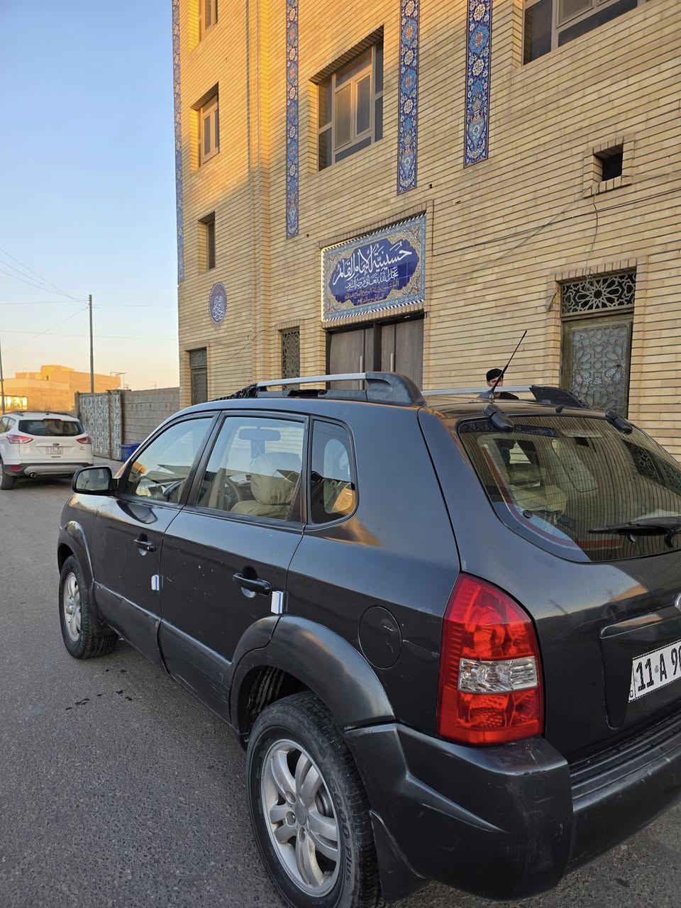 توسان خليجي مديل 2009 فول مواصفات فتحة رقم دولي مشروع وطني سنويه وهزه جديده شرط تحويل محرك 2000 دوش جديد كير كفاله حداديه عامة جديده تخم تاير جديد كهربائيات كلها شغالة سياره جديده توني شاد دوشمه جديده وشاشه ولايت زنون سياره جاهزه ما تصرف عليها شي كفاله من الضربه و التبديل و البارد فقط بيها صبغ حزام جماليه العنوان بصره السعر 90  هـ***********
