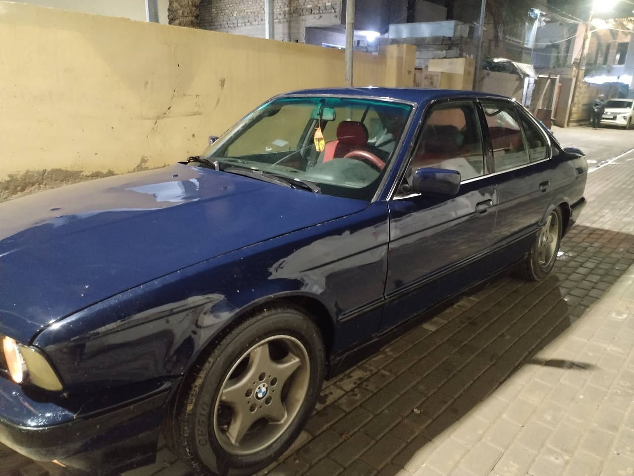 بسم الله الرحمن الرحيم
بي ام للبيع او مراوس 
موديل 1991 
مكينه مسكر شاده قبل سبوع مال گصه
كير عادي 
كهربائياتها مكفوله 
تخم تاير 
صبغ عام بدون ضربه شرط 
غرفته حلوة 
تبريد تدفئه 
تخم صدر بلجيس 
السعررررر 47 بيه مجال.. 
للاستفسار ***********
