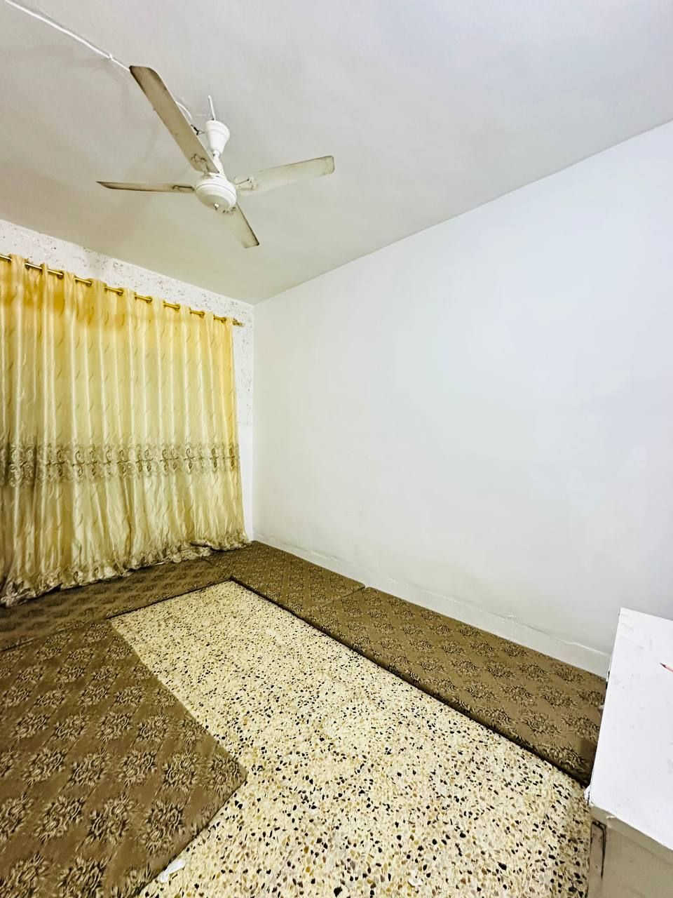 بيت طابقين 🏠 للبيع في حمام العليل/الحاوي/حي الخضراء  سند طابو 
مساحه البيت 200 متر واجها10 متر 
يحتوي البيت على غرفتين 🛌 نوم وهول واستقبال ومطبخ وصحيات وحديقه 
الطابق الثاني غرفتين نوم 🛌 ومطبخ وصحيات والسطح كله كاشي
للاستفسار والشراء راسلونا خاص
او مراسلة الرقم واتساب
***********
