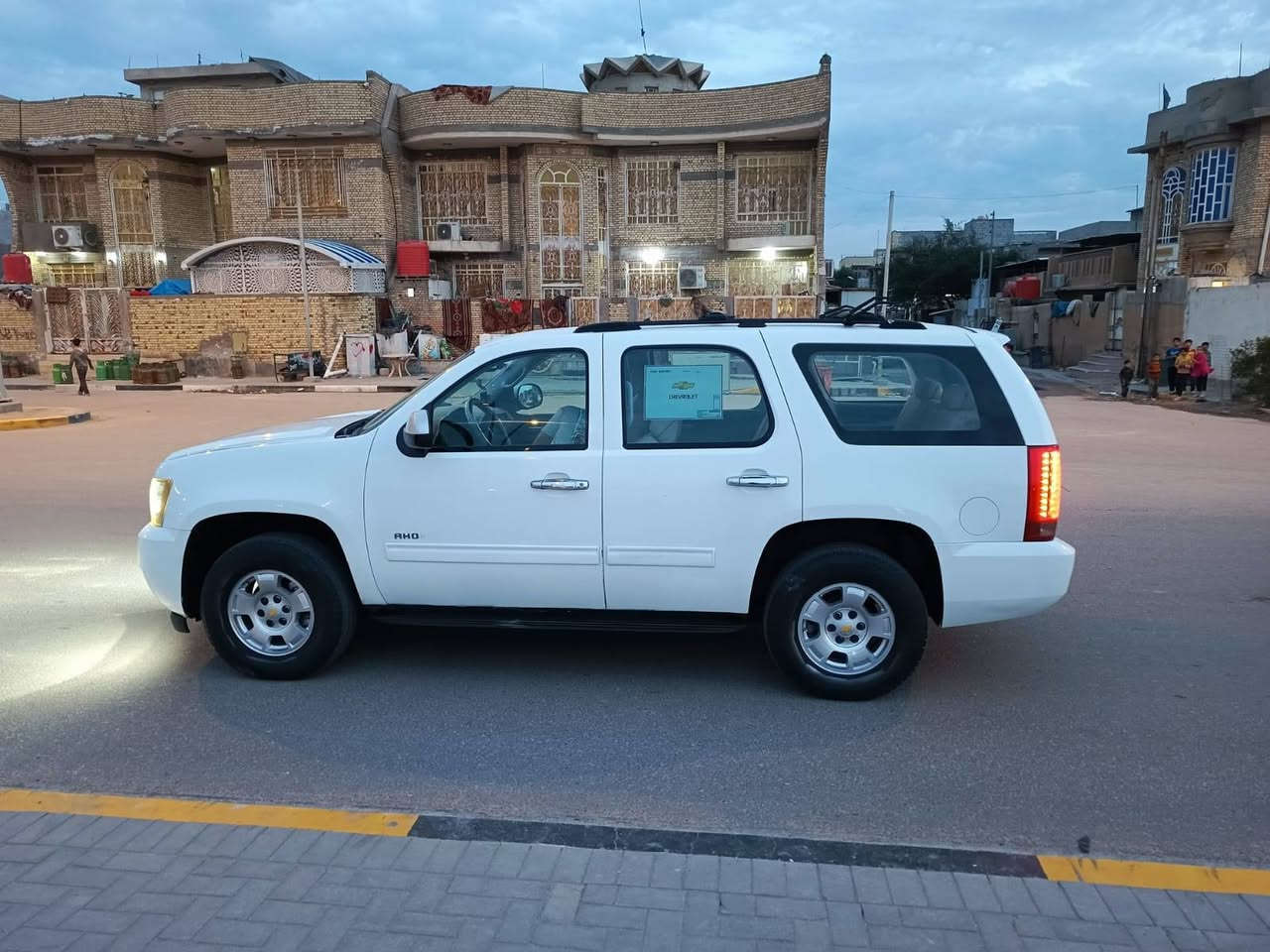 تاهو مديل 2011 مواصفات lt رقم بصرة انكليزي بسمي تحويل ثاني يوم كفالة مكينه وكير وشاصي تبريد تخم تاير جديد السياره كفالة من الضربة السيارة جاهزة من كلشي ماناقصها اي شي.. 
السعر 190$ بيها مجال 
مكان السيارة البصرة 
اتصال فقط 
*********** البصرة, العراق
