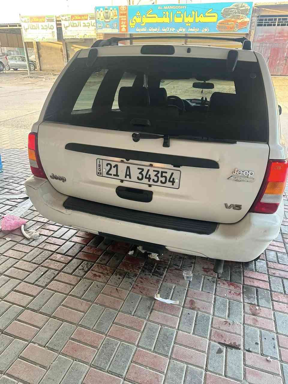 السلام عليكم ورحمة الله وبركاته 
جيب كراند شيروكي
2000 
كفاله  بدون ضربه ولا صبغ 
مكينه 4000cc 6V بلاديه 
كير جديد 
مكينه كفاله ع وضع الشركه
حداديه كفاله
لايتات زنون 
كهربائيات كله شغاله 
تخم تاير جديد 
فوريل شغال 
سنويه جديده 
هزه جديده 
تبريد ثلج 
ماشيه 146 حقيقي وقابل للزياده 

السياره جديده مابيه نقص برغي ومصروف عليه هواي 
السياره نضيفه وجاهزه من كل شي وبلعافيه الي ياخذه 
مكاني كربلاء 
السعر 81 قفل
***********
