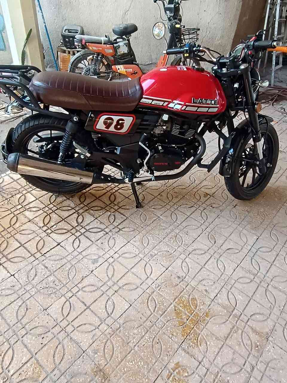 السلام عليكم
لاتي موديل 2023 محرك 200 أوراق اصولي 6 أوراق وياها حتى المنفيس الأصفر 
كربلاء طويريج ___***********
