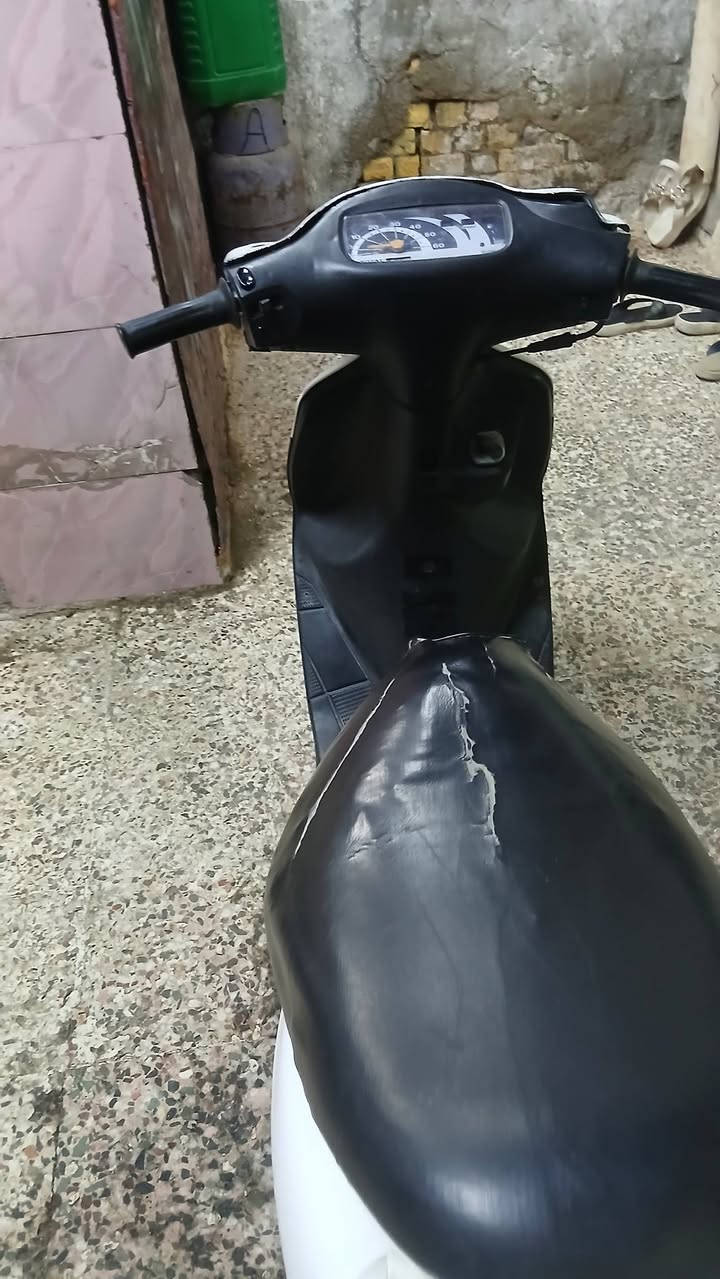 السلام عليكم
دراجة ساسوكي رياضي  كله شغال ما ناقصها شي كفراتها بلاد سوادات بلاد السعر ٣٥٠ الف وبيها مجال للشراي ان شاء الله *********** واتساب وشريحه
