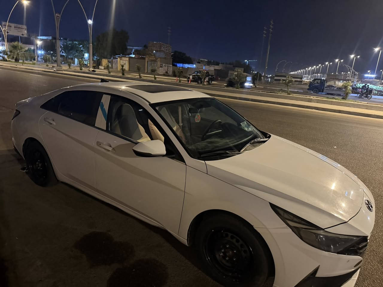 سلام عليكم سياره النتراء موديل 2021 خليجي منتهيه سنويه بيها جاملغ مبدل واشويه من بنيد وباب مصبوغ سياره فول سعر 135 وبيها مجال***********
