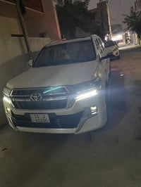 للبيع ٨سلندر موديل ٢٠١٣صبغ فقط التحديث مكان السيارة بغداد للتواصل على ...