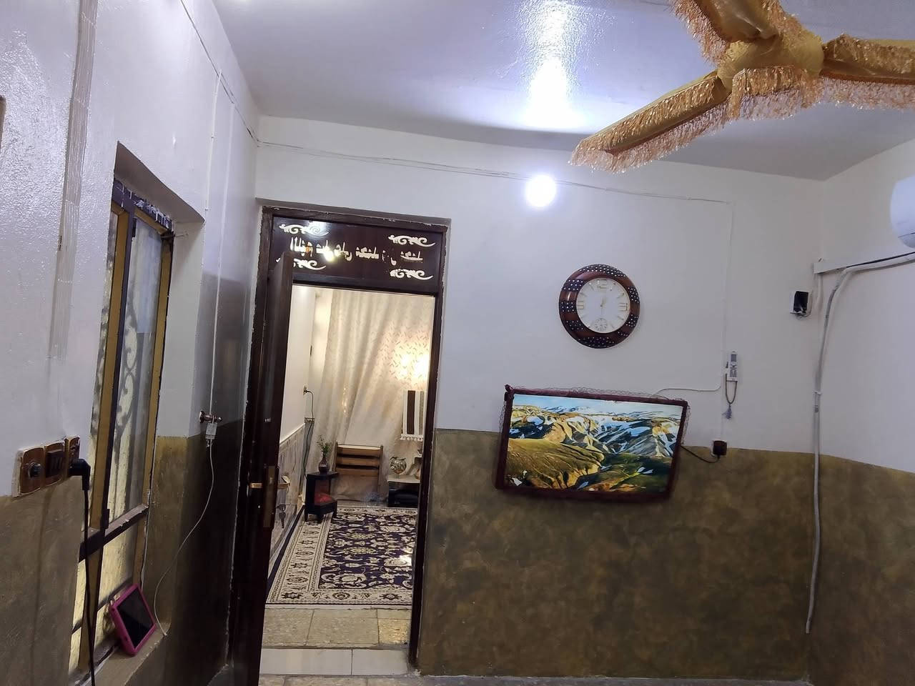 للبيع نصف قطعه اماميه قطاع 12.  شارع الفلاح خامس قطعه على شارع.  الاستفسار.   ***********
