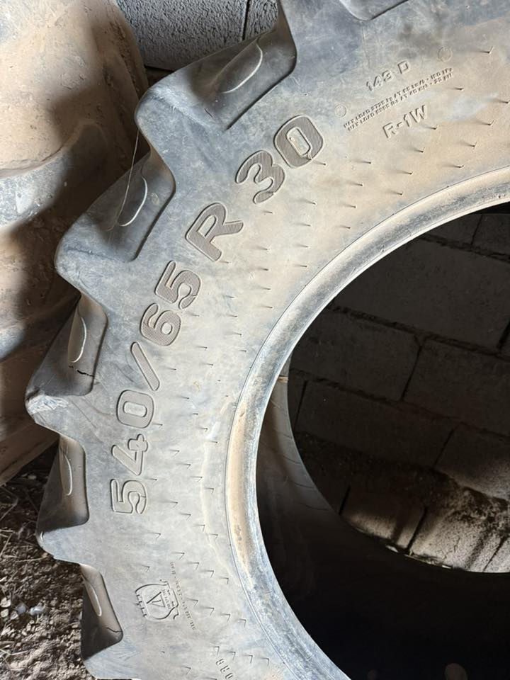 تخم تاير للبيع مستعمل    ***********
