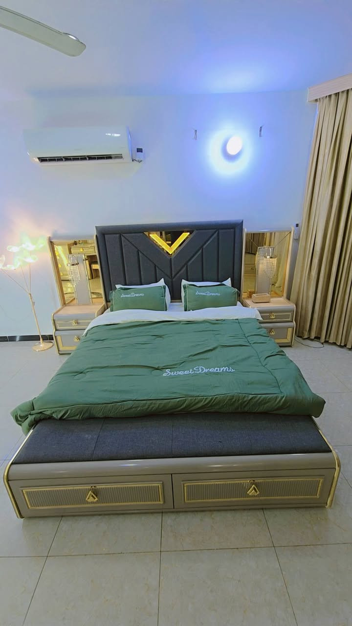 سلام عليكم غرفة  تركي ١١ قطعة خشب ثقيل 
اناره لمس جرباية مخزن برغي جوي حديد نضافة ٩٠ بل مية مكاني بغداد  متواجد بس واتساب ***********
