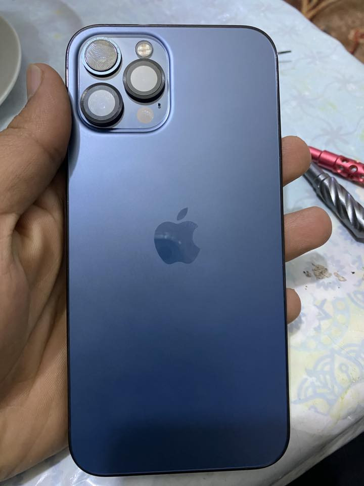 اسلام عليكم 
12برو ماكس AAAماستر  نضافه كلش حلوه 
مستبدل شاشه وبطاريه ١٠٠ وفطر بالكلاس 
سعره ٢٥٠الف قفل   
بس البورد ب٢٠٠الف جاي ينباع 
عنوان القاسم 
***********
