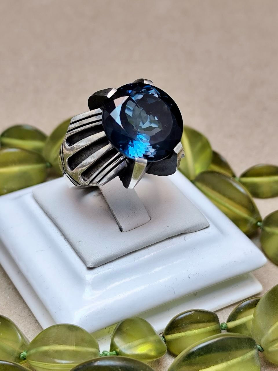 لمسة فخامة وجمال لكل مناسبة" امنح من تحب هدية تعبر عن حبك الدائم”صناع الفن الرفيع لا يقدر إنتاجه سوى أصحاب الذوق الرفيع”للطلب الأحجار الكريمة والحجز يرجى مراسلتنا على الأرقام التاليه واتساب 
*********** ابو عباس
*********** أبو محمد
*********** ابو حسين 

العنوان النجف الاشرف سوق الكبير قيصرية نور الشرع 👈الموبايلات سابقا👉
