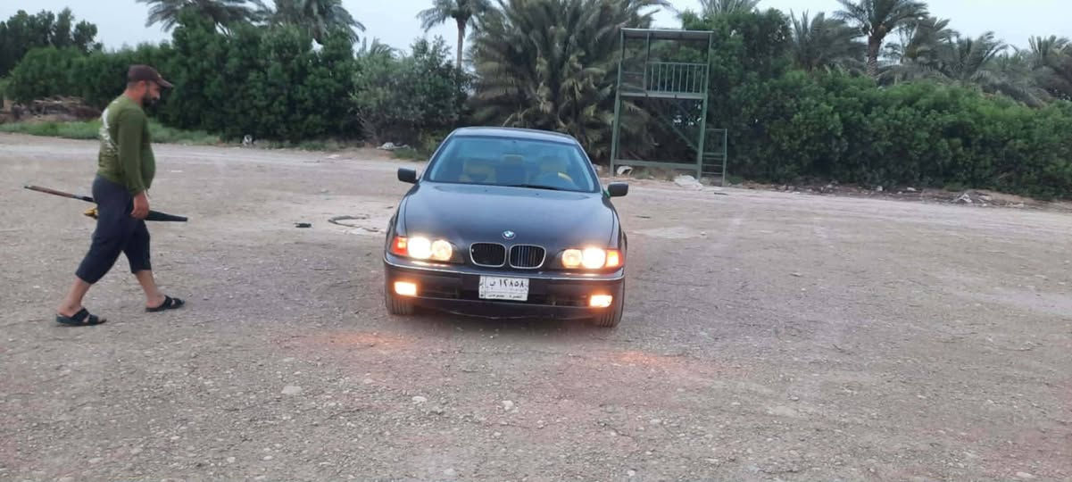 سلام عليكم BMW صقر ٥٢٨موديل ٩٧تك فانوس مسكر مال تعمير مكينه بيها جكجكه توني امبدله بيها ضربه بسيطه واضحه بصوره مكاني الكوت السعر ٦٥وبيها مجال 
اتصال واتساب ع ارقم ***********
