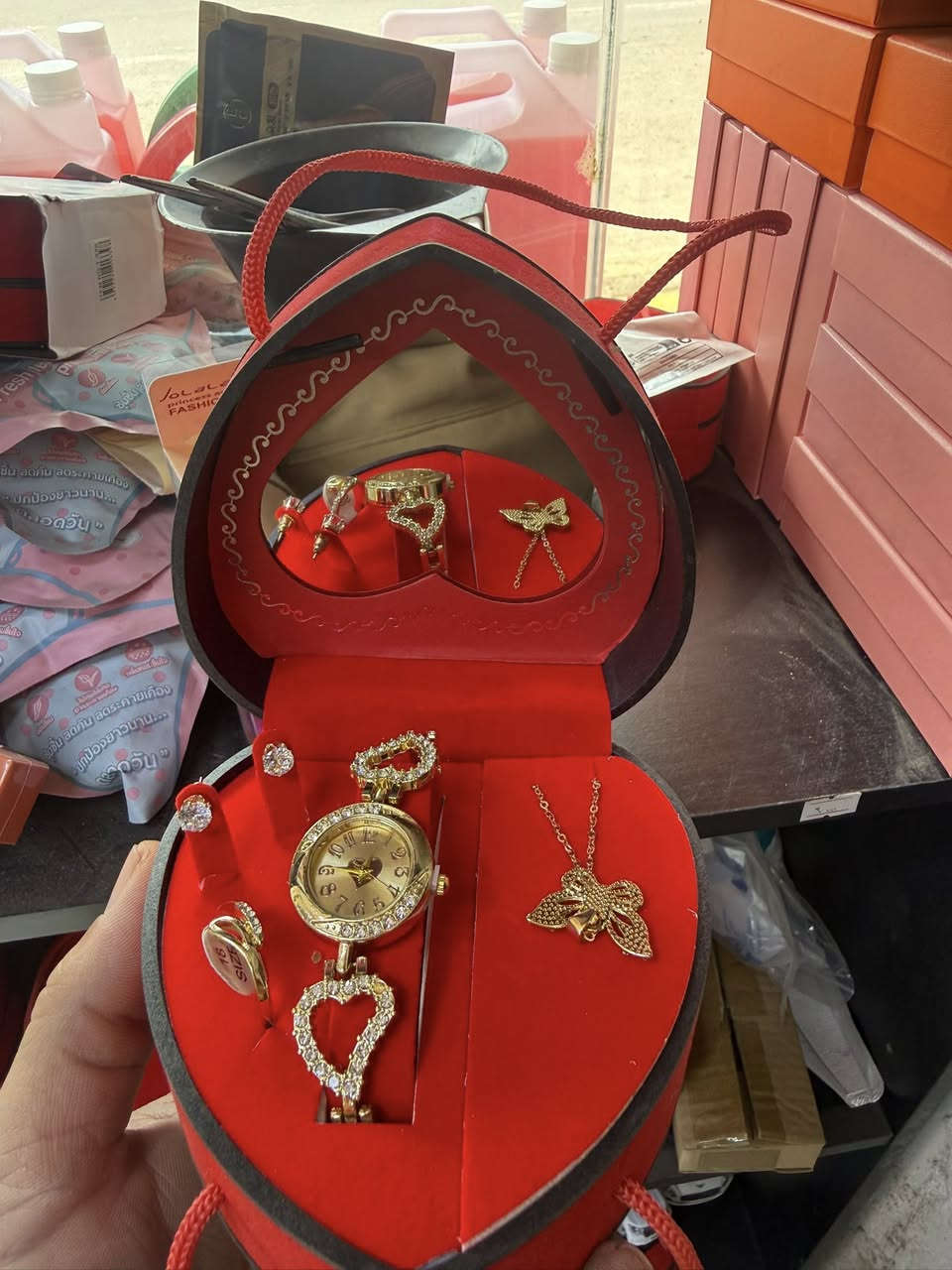 بوكس هدية 🎁 ممكن تمنحه لمن تحب بمناسبة قدوم عيد الحب 

للحجز والاستفسار مراسلتنا على صفحتنا 
 
🚘 يوجد توصيل إلى جميع المحافظات 

واتس اب 🤳
https://wa.me/+9647881283661

📍عنوان المحل ( صلاح الدين - قضاء بلد - شارع طير السلام - مقابل عمارة الأصيل ) 

امازون الربيعي


**إذا كنت صاحب هذا الإعلان وتريد حذفه لأي سبب، رجاءا أرسل رسالة إلى الدعم الفني**