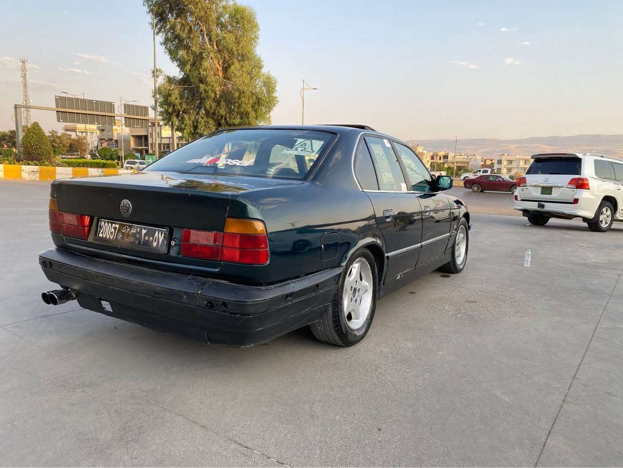 Bmw525       مۆدێل ٩٣
ئاڕمی پلاستیكی هەولێر بەشەرتی ئەڕم و ئەولیات 
موس و بڕاوە داعمو لێداراوی نیە 
چوار جام كارەبا سڵایتە
ئاوێنە كارەبا
گێڕو مەكینەی مەزبووتە 
فولە گێڕ عادیە 
تەبریتە بەس قایشی نەقسە
لایت عەدەسەو ئەڵقەیە پێش پانە
نرخ: ٢٩
شوێن : سلێمانی ڕاپەڕین
ژم: *********** السليمانية, العراق
