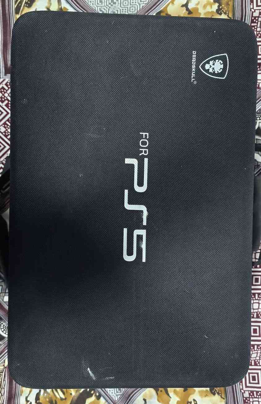 من رخصة الادمن متوفر بلي ٥ امريكي مستخدم  كلش نظيف مع شاشة 4k ويدة اصلية (مثل لابتوب هالبلي) مع كارتونة و هالجنطة
سعر ٦٠٠ الف قفل
للتواصل على رقم ***********
