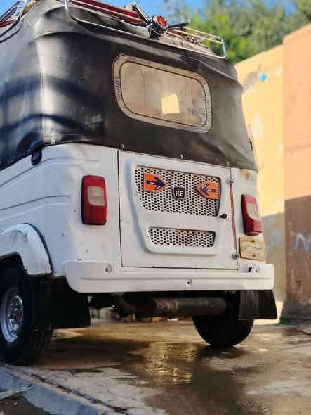 تكتك لبيع ٢٢ سنوويه تحويل ثاني يوم مكان كوت كشر مكفول ومكينه مكفول تنقيص وتبخير مكان كوت  سعره ٨ 
‏‪***********‬‏
مكلف بل نشر
