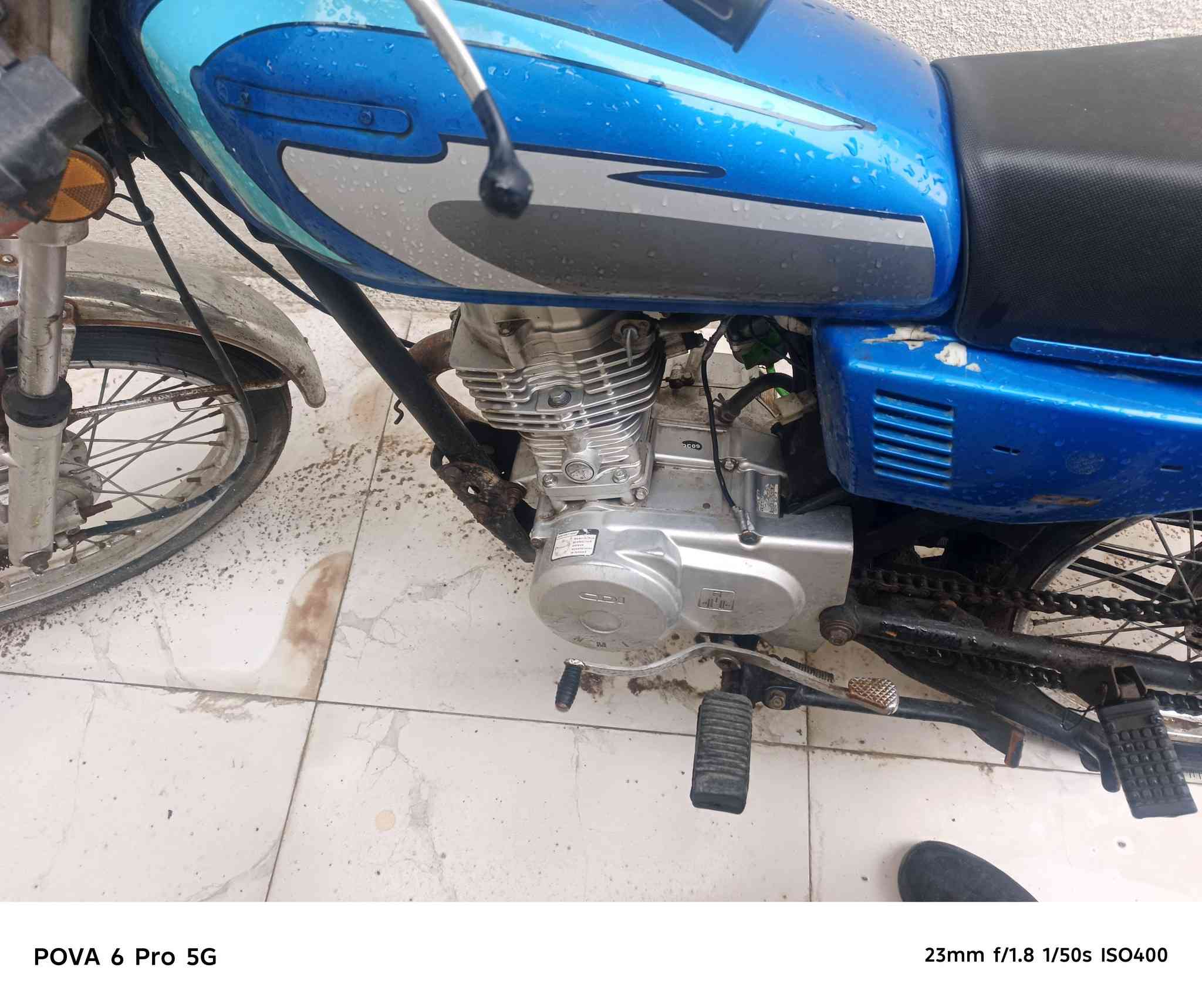 السلام عليكم دراجه يراني رقم وسنويه أبو رقم بيتهم بل تنومه يريد يحول  دراجه مكينه جديده اخذته من الأخوين ويل جديد كشن جديد مدكر وهواي شغلات جديده سعره مليون ونص  رقمي وتساب ***********
