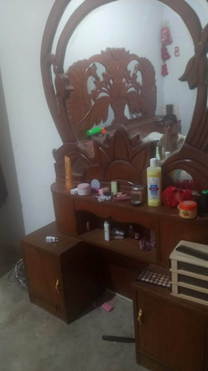 غرفه نوم كالمه نضيفه مابيها اي شي سعر 250 اوبيها مجال ***********
