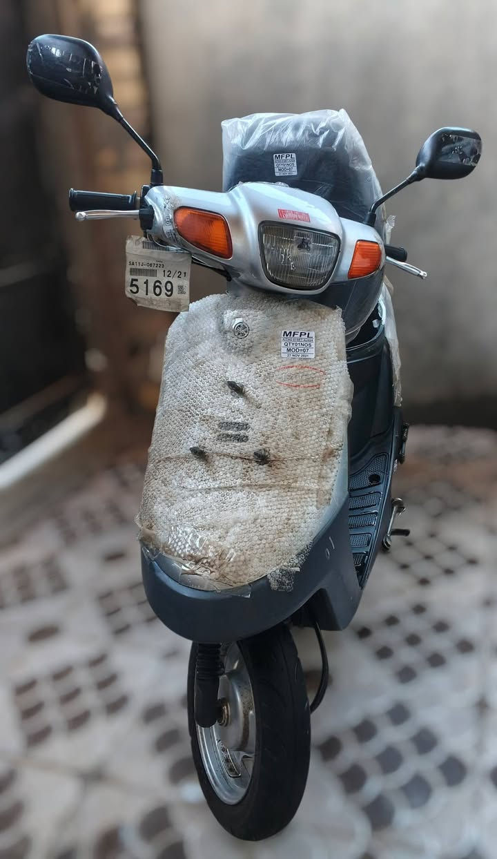 دراجه زعرة حاوية خطين قفل أكسل   دراجه علة وضع الشركة  موديل 2003.  دراجة جديده كلش. عداد حديث ابيض  دراجه برغي واحد مامفتوح بيه الدراجة كفالة. حتة من الشخط. مكاني ديوانية *********** السعر 850
