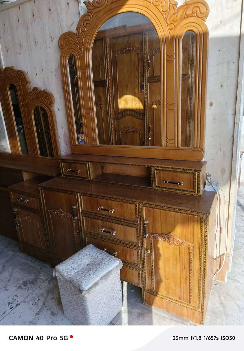 غرفة ٦باب ملحق جديدة غير مستخدمة شغل وسط زاوية كنتورية برتفاع الكنتور كاملة سعر ٩٥٠ ألف بس يوجد توصيل مكان بغداد فلكة حي النصر ***********
