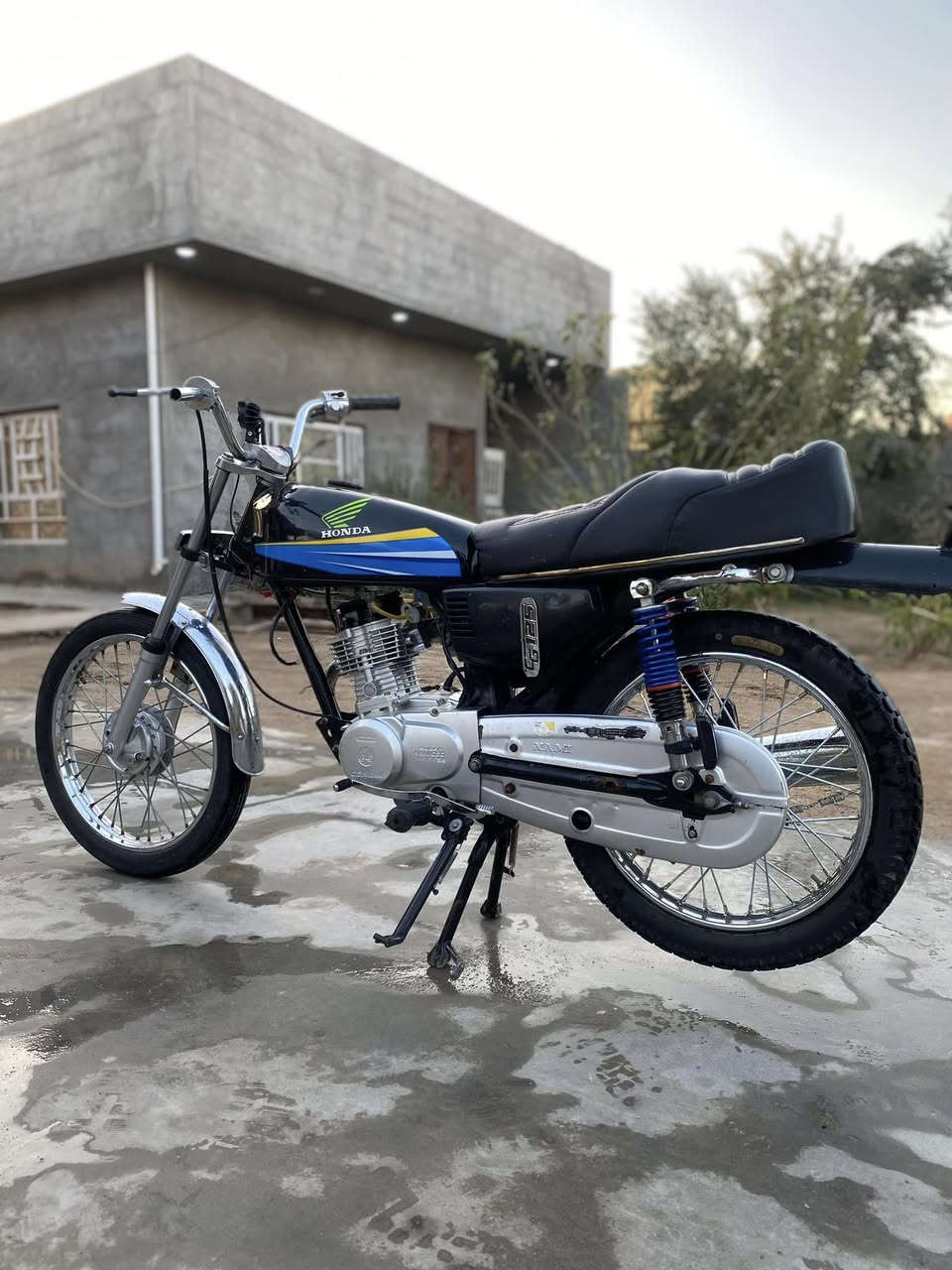 دراجه  سيجي ايراني محرك صاله شهر من مشدود جديدة كلش دراجه للبيع دراجه حلوه نصبتها  شلعه ومعدل صاروخ   بس كلك اكفلها الك من سرقه لان دراجه قديمه عندي للتصال هذا رقمي عنوان بغداد نهروان  ***********
