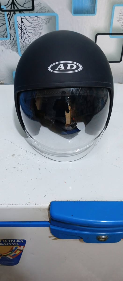 السلام عليكم خوذة اصليه مال امزون سعر 25الف عنوانك بغداد رقم هاتف ***********
