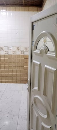 دار للايجار في حي الكرامة طابق ونص / غرفة نوم (2) / استقبال / هول / مط...