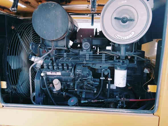 للبيع شفل كوماتسو حجم 150 دخول جديد مُرقم بصرة موديل 2011 مكينة 6 سلندر سوبر السوداء مُحسن گير ميكانيكي شفل تبريد جاهز الشفل من الثگالة للكيلة كله جديد شفل جديد هاتف (***********)
