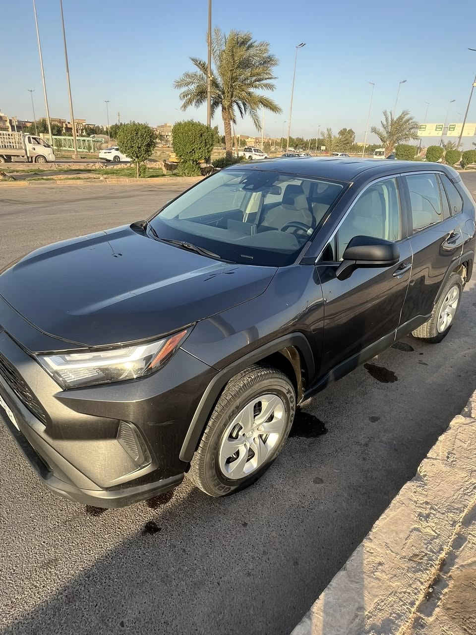 راف فور  LE  2023 السيارة مكفولة بدون صبغ بدون تبديل

مرقم جاهز رقم بغداد 

محرك ٤ سلندر ٢٥٠٠

تحكمات ستيرن  جهتين 

هاند بريك دكمه 

ماشية 92كيلو

قطعتين تبريد 

٣ وضعيات قيادة

ومواصفات LE

السيارة مكفولة بدون صبغ بدون تبديل

بيهه تقرير مياه أمطار بسيط

السيارة شغالة من امريكا

السعر 200

موبايل ***********

مكان السياره بغداد
