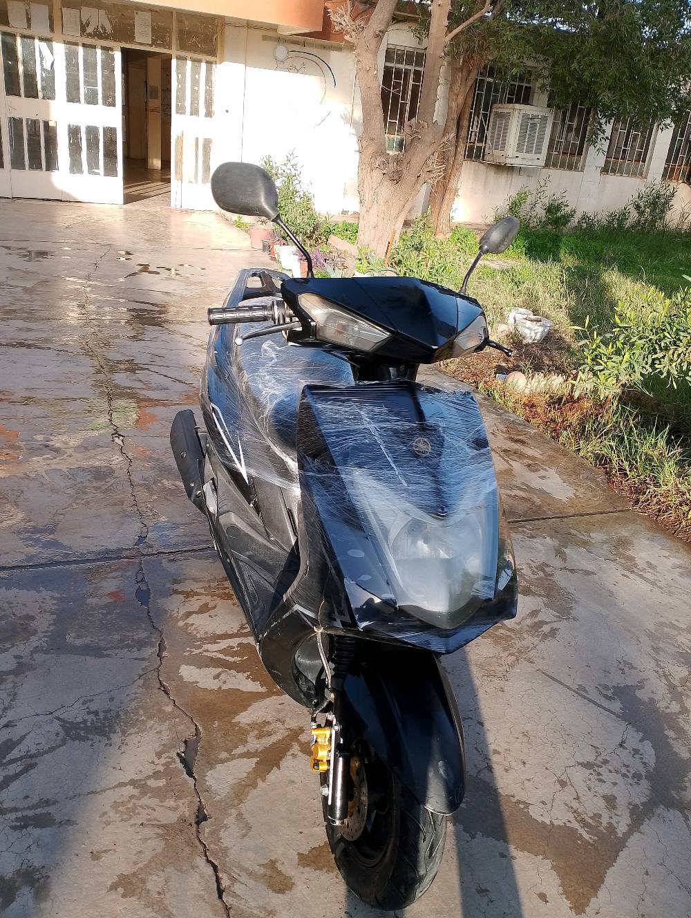 السلام عليكم اخوان دراجه سكنس ياباني فحل  موديل 2022  دراجة مكفوله من كهربائيات لايتات كلشي تشتغل ع سلف نكره سلف محرك نشط فوول شلعه صوت اخرس دراجه مفوله ومكفوله ولوك مال جناي كلشي بلادي بيها بس بيها صرف شرط جيب مصلح وتعال افحص السعر 250 وبيها مجال للطيبين مراسله عل خاص و عرقم ***********