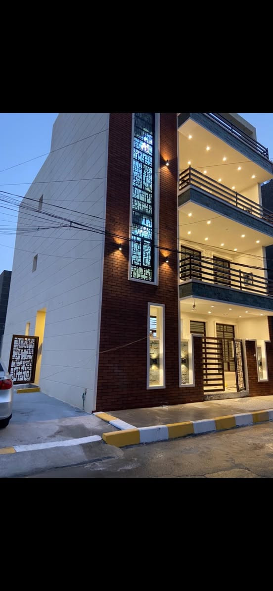 شقة طابق للايجار اول مساحة الشقة 110 تتكون من غرفتين نوم وصاله ومطبخ وحمام وبلكونة جبيرة وكراج خاص لكل شقة العنوان الشالجية قرب التمور العراقية للاستفسار ***********
