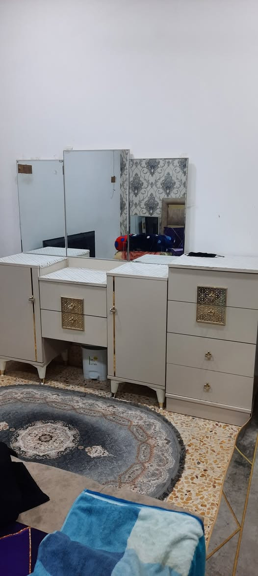 غرفة نوم للبيع نضيفة فول السعر مليون ***********
