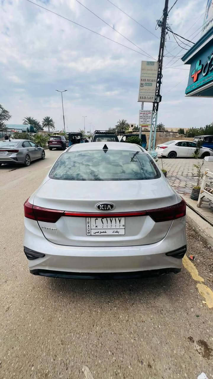 #كيا فورتي موديل ٢٠٢٠ وارد أمريكي محرك ٢٠٠٠ رقم بغداد . 
السياره مواصفات عاديه وماشيه ١٠٠ الف ميل. 
حادثها جاملغ  وبنيد (الجاملغ تبديل و البنيد صبغ) والباقي مكفول وصور الحادث بالمنشور. 
جاهزه ربع دينار ما تصرف عليها و كلشي بيها على البلاد 
#السعر ١٢٥  ورقه وبيها مجال 

#للاستفسار الاتصال عل الرقم ***********
