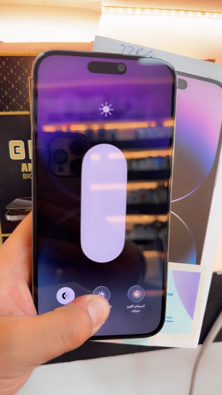 السلام عليكم 

* ايفون 📲 14 برو ماكس 
* لون بنفسجي المميز 
* بطاريه 🔋 86 
* ذاكره 256 
* شرق اوسط عربي 
* ماستر AAA
* نموذج M 
* شخط واحد ما بي 
* واذا بي شخط واحد تاخذه بلاش
* مكفول كفاله عامه من فتح وتصليح وتر بروف 
* السعر / 870 وبي مجال بسيط كلش 
* يوجد لدينا اقساط على بطاقه ماستر كارد رافدين 
العنوان / الدوره شارع الصحه 
* شراي اتصل / ***********
