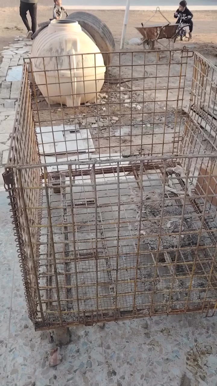 السلام عليكم
قفص للبيع  يطبك وتكدر تنقله من مكان لمكان بكل سهوله
*********** اياد
