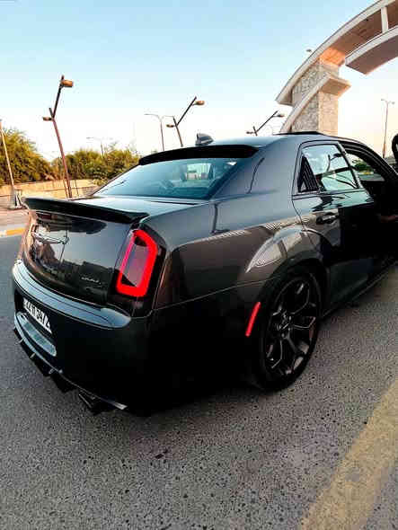 السلام عليكم ورحمة الله وبركاته
اوباما كرايسلر 2017 وارد امريكي كلين كلين كلين بدون حادث بس بيها بارد بالجاملغ الايمن شبر واحد فقط لاغير

                       فئه  300S (گولد) لون نفطي مصدف ذهـبي

المواصفات 😗. 
الويل عنكبوت بلادي ذهبي
شفتات ستيرن
سبورت
تراكشن
بنوراما . 
* شاشه كبيرة مع نظام ملاحة نفكيشن GPS .
* حافظة الاكواب. 
* سستم صوت مع دمام بالصندوق 
* مقصورة الركاب من الجلد الفاخر الاسود بالذهبي.  
* مقاعد أمامية كهربائية عدد 2 . . 
*مقاعد أمامية وتدفئة . 
 *جنطة كهرباء 
 *مقاعد خلفية تدفئة . 
* تشغيل عن بعد . 
* رقم جديد
* ستيرن كهربائي . 
* تدفئة ستيرن . 
* محدد سرعة . 
* تلفون بلوتوث . 
* كاميرا خلفية .
* مرايا متحسسة للاضاءة العالية 
* دخول ذكي (بصمة) 
 
السياره مكفوله كفاله عامه عده البارد بالجاملغ الايمن والسياره بأسمي ليريد تحويل او وكاله

 للأستفسار 

***********

السعر 265 وبي مجال ان شاءالله 
موجود واتساب او ماسنجر
عنواني بغداد
