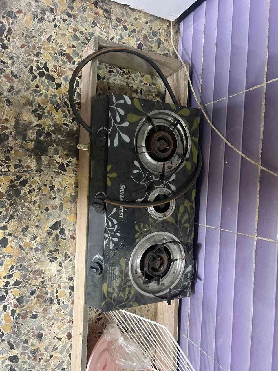 سلام عليكم عندي اثاث للبيع ومستعجل كلش عليهن وكلهن 100 وهذه رقمي ***********
