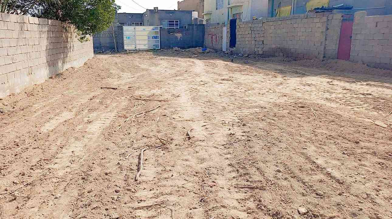 للبيع...  ٢٤٠ متر حي زليزل الفرع السابع شارعه ٨ متر متوفر ماء وكهرباء (بسعر مناسب جدآ) للإستفسار مراجعه - مكتب القريني للعقار- واسط - الزبيديه - الجمعيه- بالقرب من السايدين *********** او ***********
