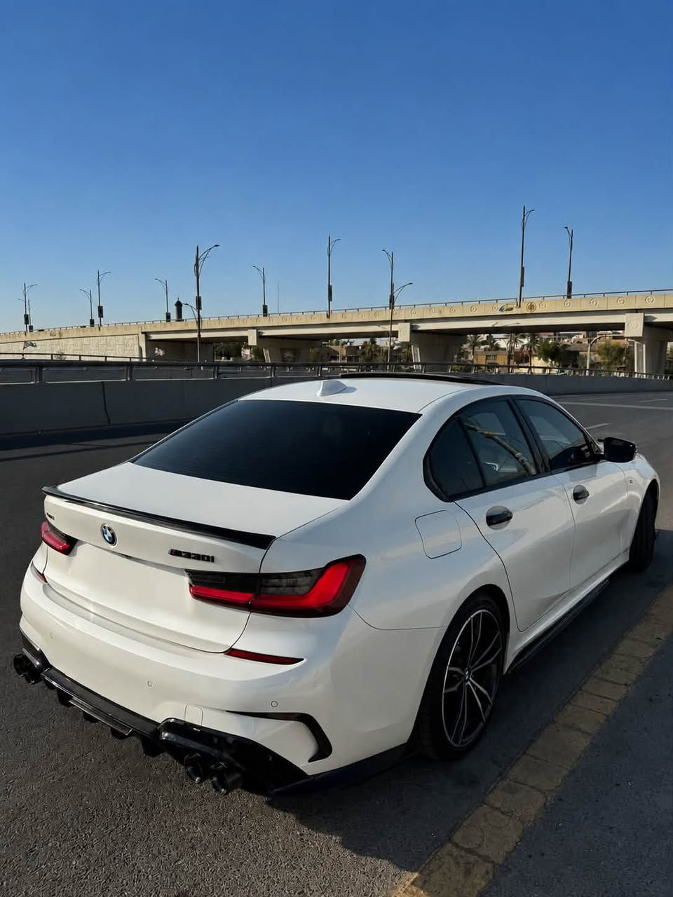 سلام عليكم اليدور كلين ونضيف  للبيع BMW موديل 2020   حجم M 330i بكج اصل لون ابيض لؤلؤي صدفي لون مميز ماشيه 41 الف مايل وراد كندي ضمان بصمتين كلين كلين بدون حادث بدون صبغ بدون تعديل كفاله عامه حتى دعاميات السياره بدون صبغ  اعلى مواصفات  1/1 رقم السياره شمالي العنوان بغداد سعر السياره
$26.800  وبيه مجال يعني 268 ورقه اذ تشوفه غاليه اكو خواته بدون M ومواصفات عاديه او لكجري بيهن حادث وصبغ حتى دفترين تحصل  الاتصال على الرقم ***********
