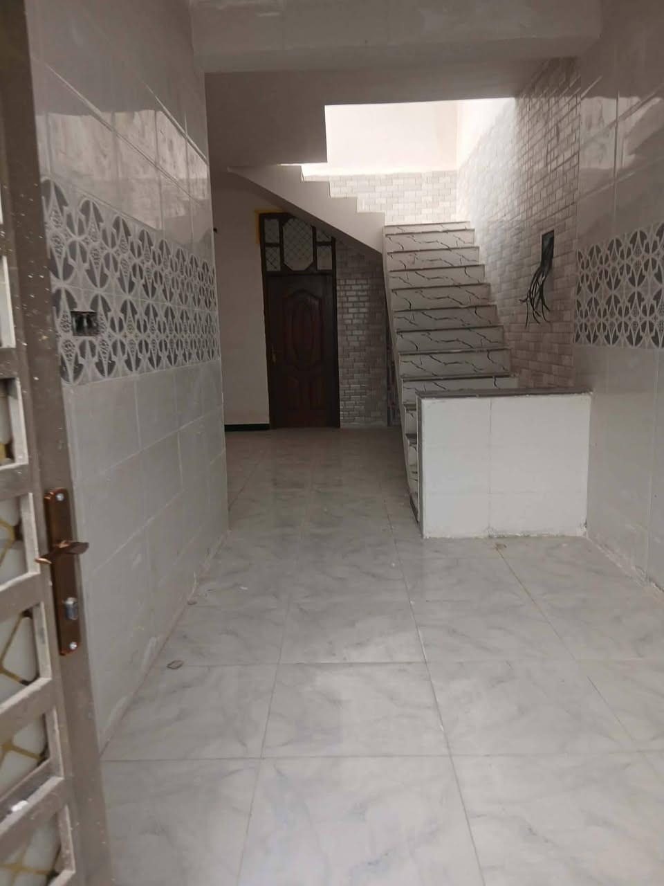 دار لبيع حله سيف سعد 100 متر مقابيل شارع المشجر السعر ٤٣  /***********
