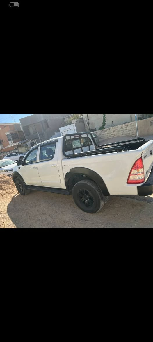 سلام عليكم بيكم فتون 20015 سيارة  مكفولة من ضربة من محرك سيارة نضيفة خير من الله السعر 100 بيه مجال الاستفسار ***********
