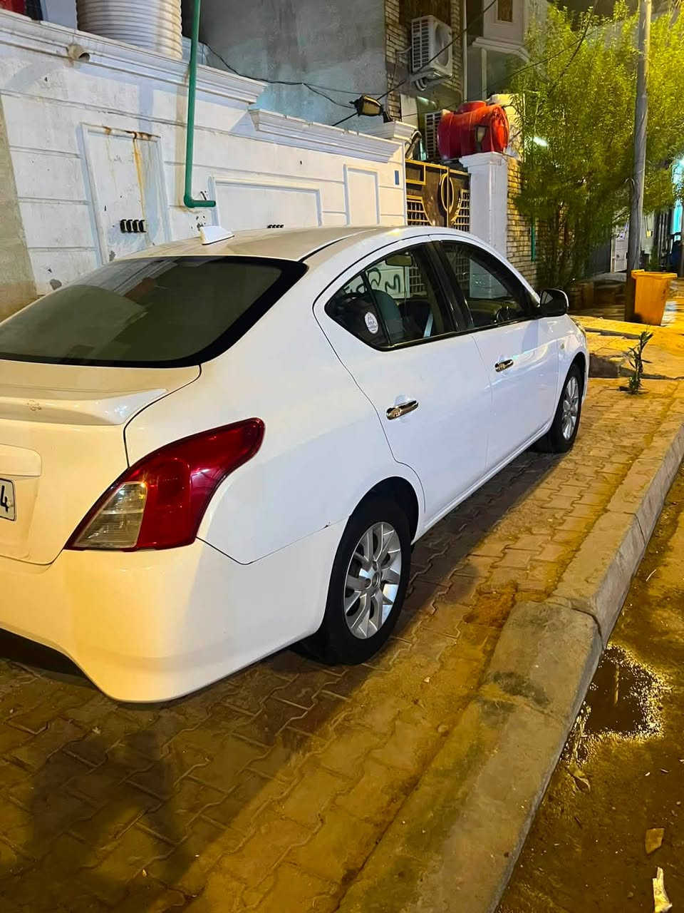 السلام عليكم للبيع نيسان صني مديل 2024 رقم اربيل الجديد السيارة جديدة وجاهزة مكينه كير حدادية طخم تاير تبريد كله جاهز السياره بيها باب امبدل بلادي الوراه السايق صارت بيه طخه صغيره وبدلت باب ابلادي وحتى الباب القديم موجود
عندي بيه طخه خفيفه كلش باقي السيارة كفاله السعر 110
مكاني البصره الشراي يتصل ويتدلل *********** السياره هندي ام البليته الزرگه
